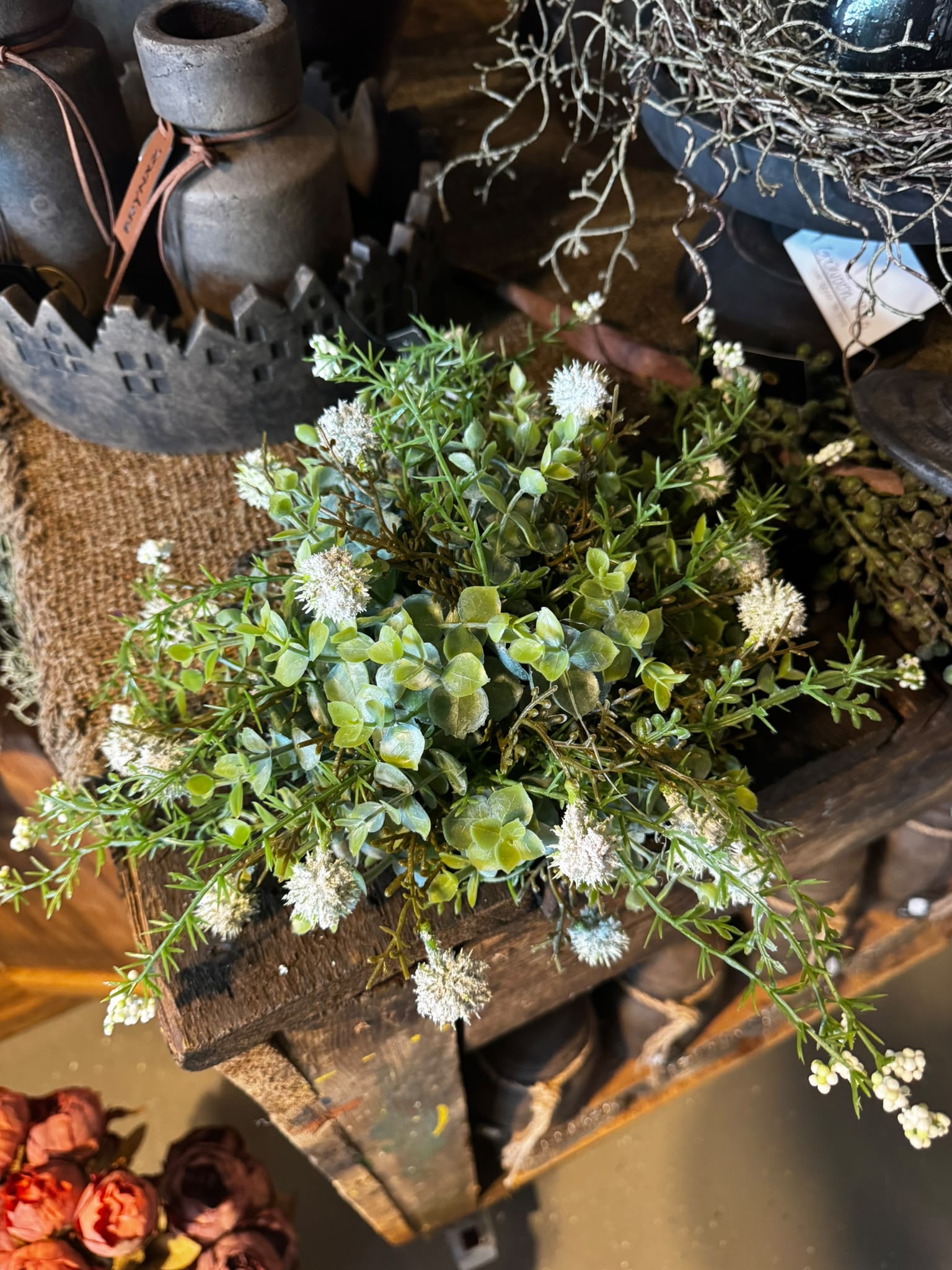 Kunst halve bol Echinops/Eucalyptus XL Wit