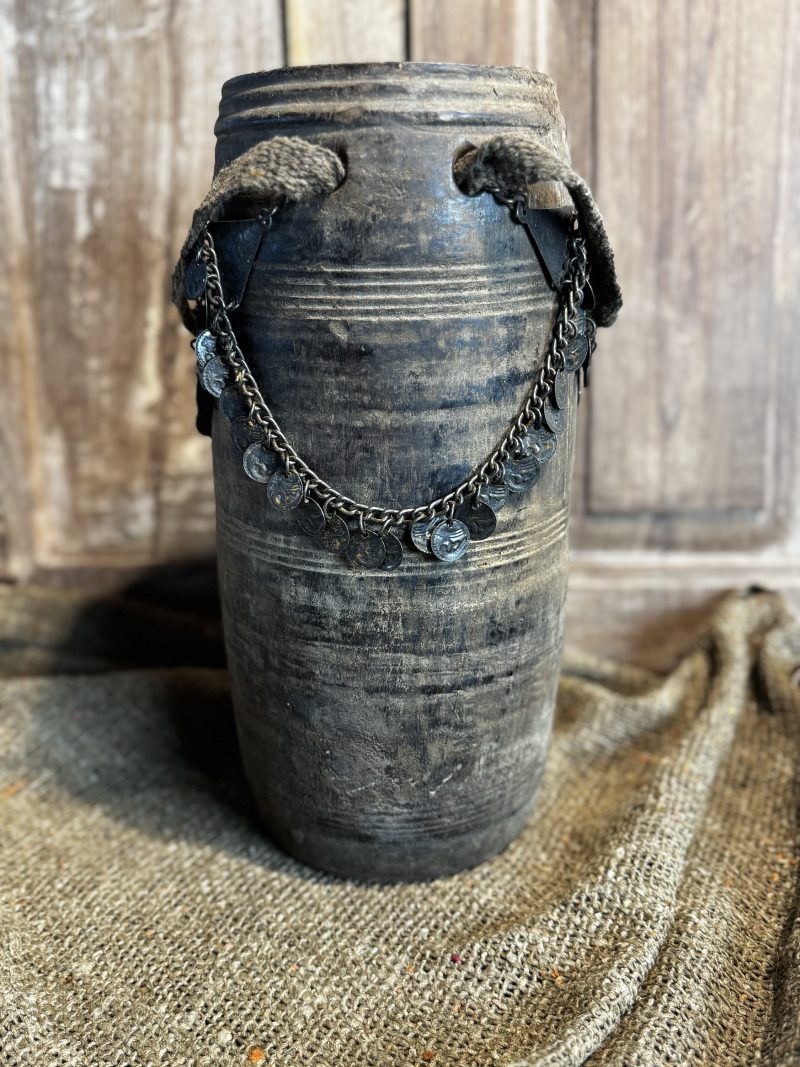 Nepalese pot met ketting