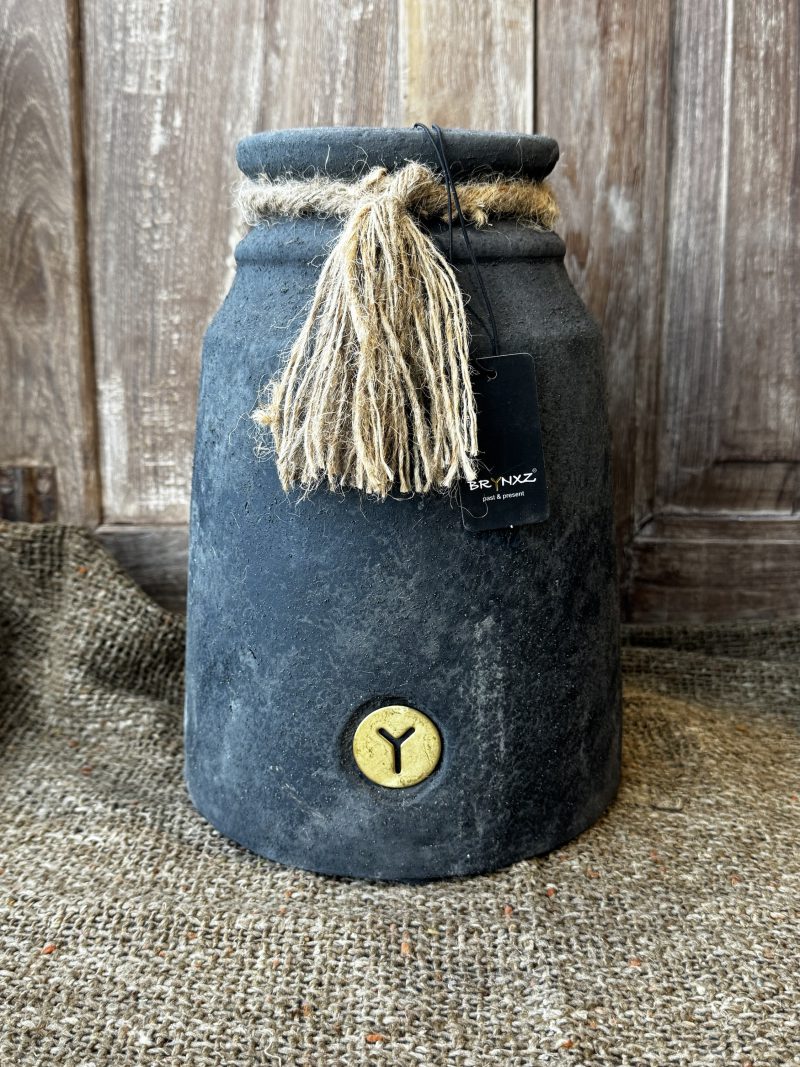 Brynxz Vase with Rope