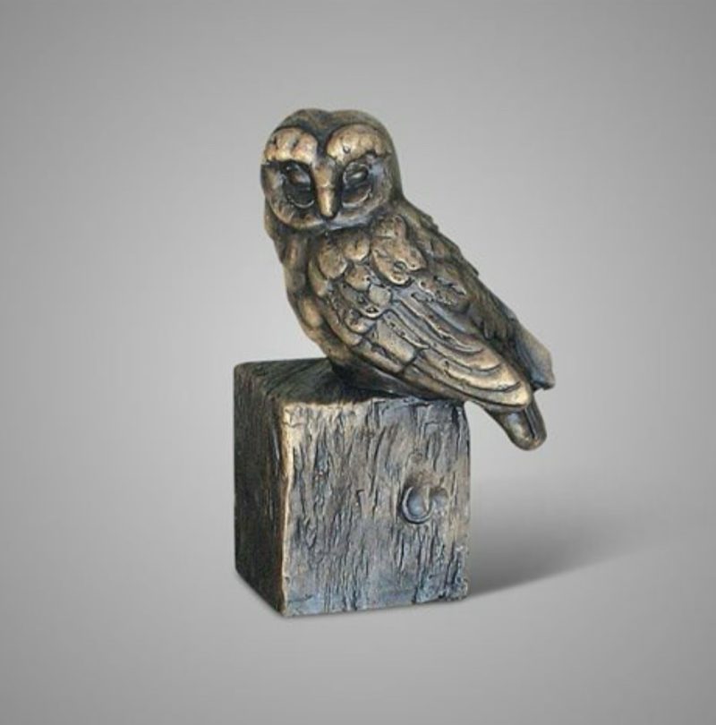 Brynxz Owl at a Statue Majestic Brown