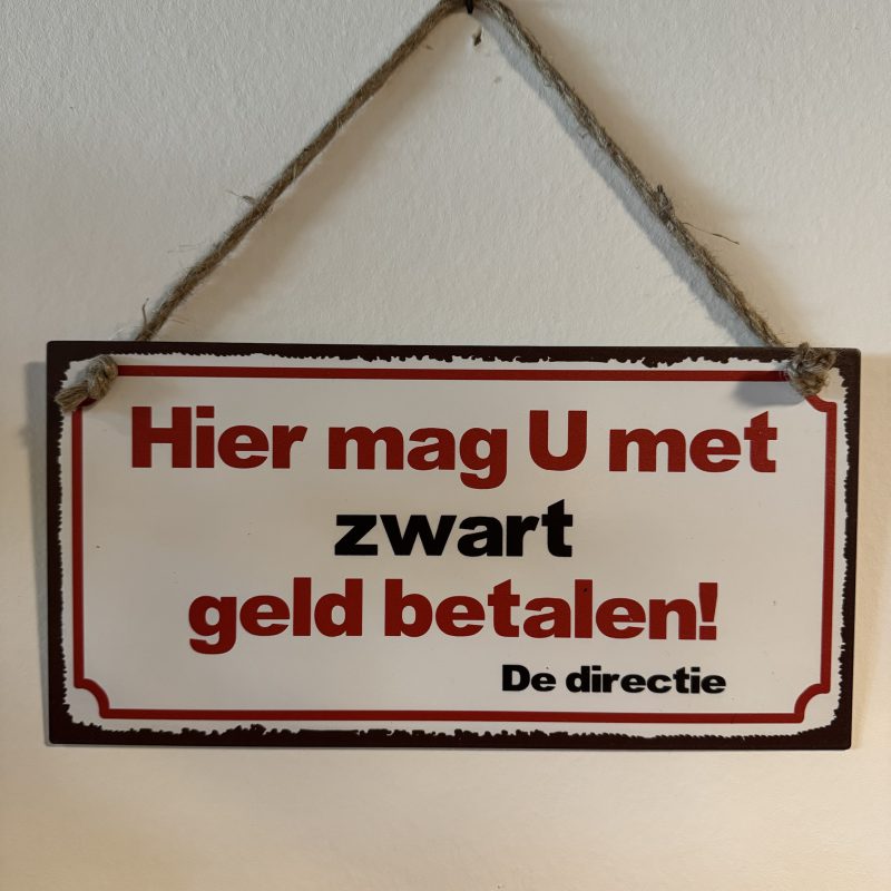 Wandbord: Hier mag U met zwart geld betalen.