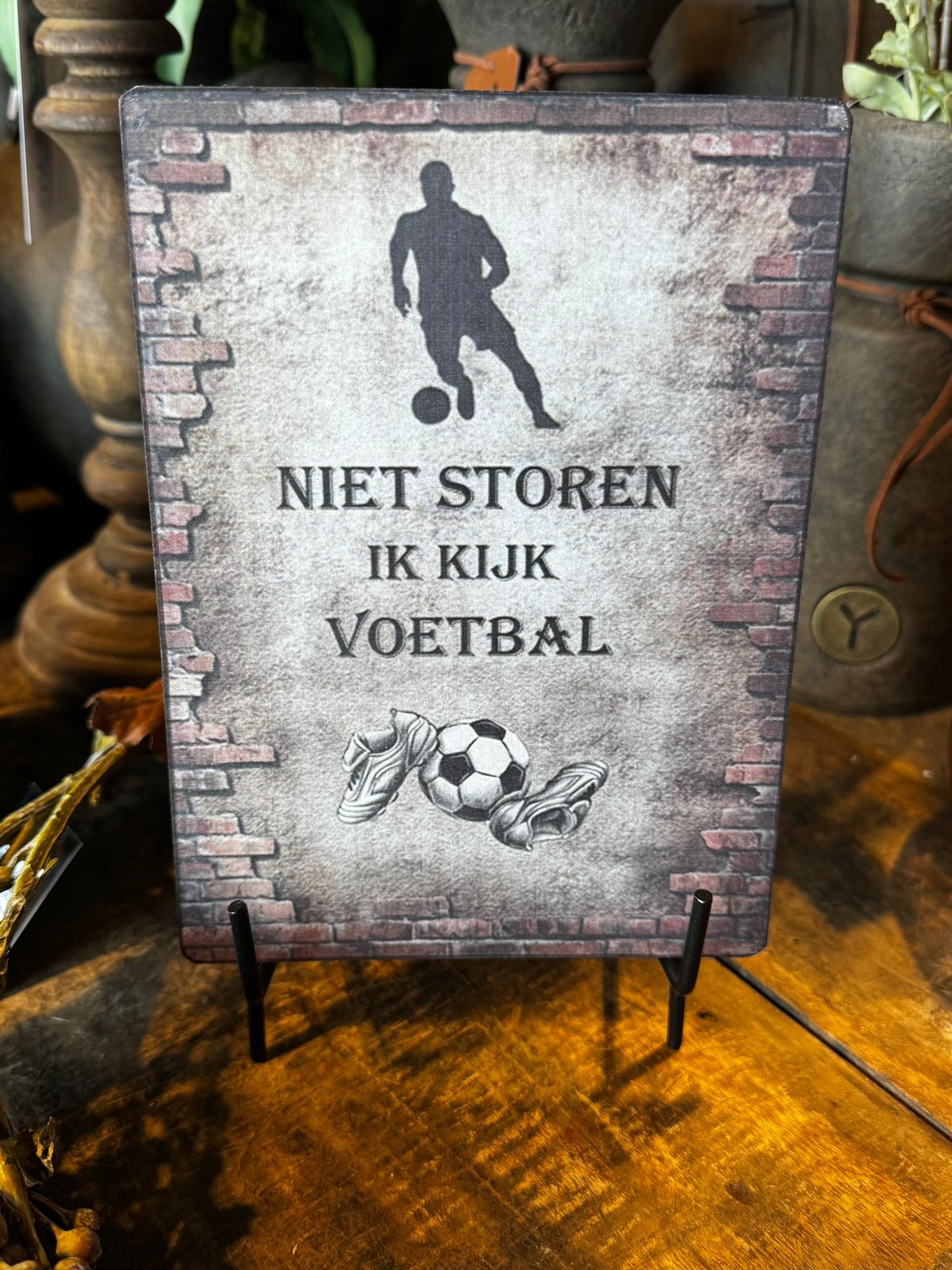 Deco bordje: Niet storen ik kijk voetbal.